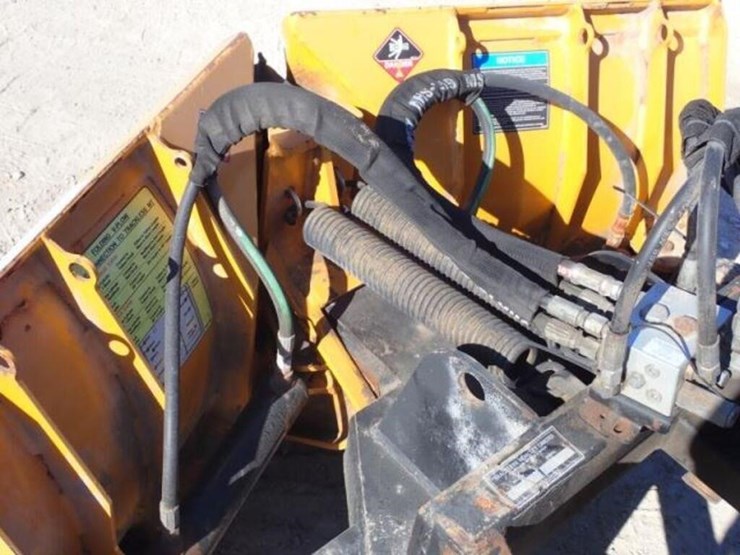 2011-kubota-m7040d-image-55