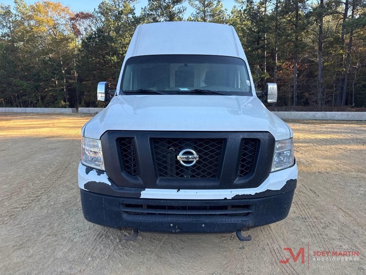 2014-nissan-nv2500hd-image-5