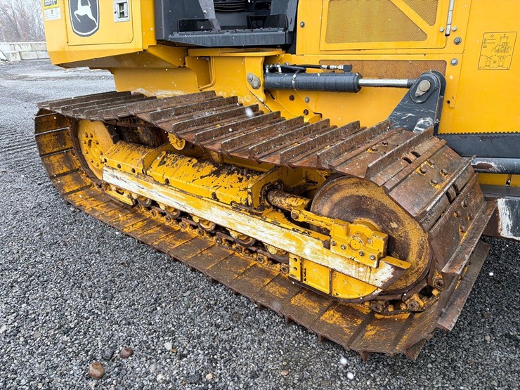 2023-deere-450k-image-14