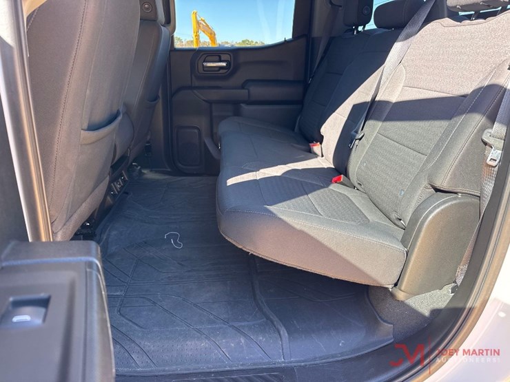 2022-chevrolet-silverado-1500-lt-image-23