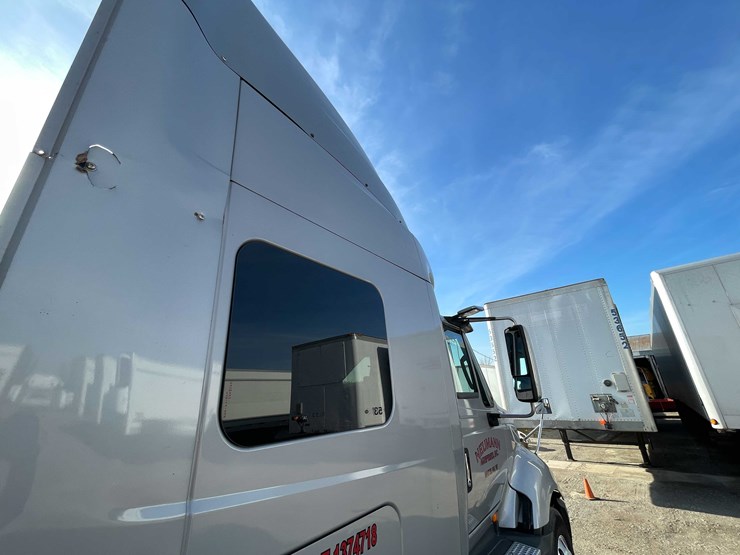 #200-•-2016-international-semi-tractor-(title-in-delay)-(denmark,-wi)-image-40