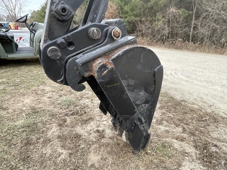 komatsu-28uu-2-mini-excavator-image-6