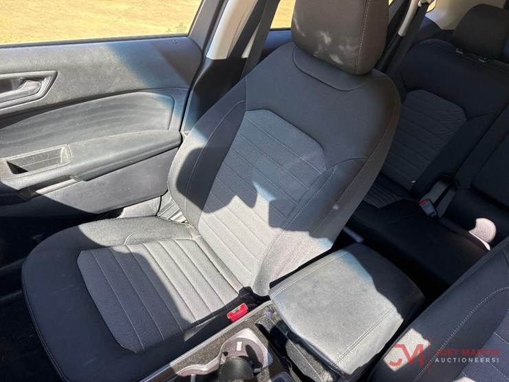 2020-ford-edge-se-image-24