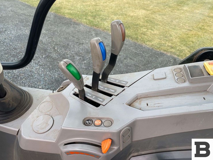 mccormick-x4.30v-tractor-image-40