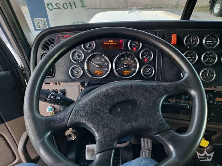 2015-peterbilt-389-image-38