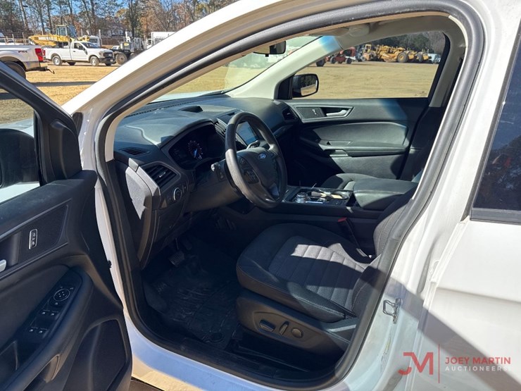 2020-ford-edge-se-image-12