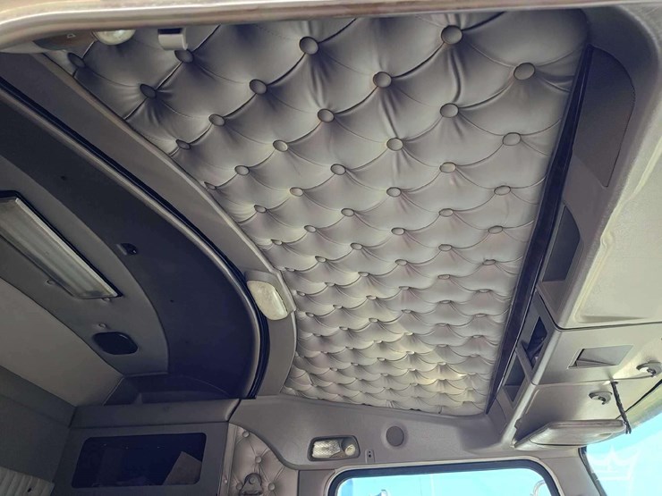 2012-kenworth-t800-image-31