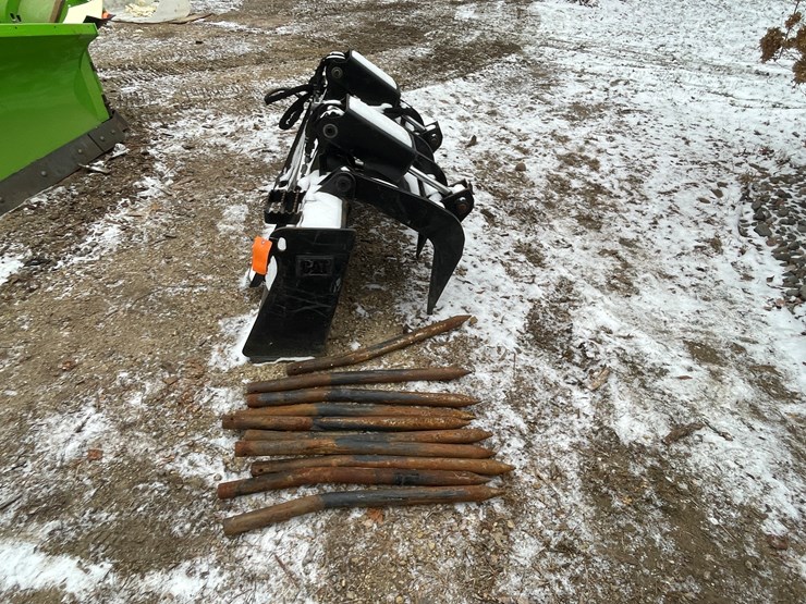 #2703-•-cat-skid-steer-grapple-bucket-(fall-creek,-wi)-image-2