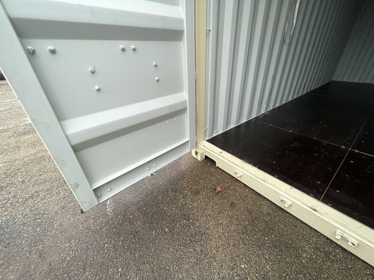 #1400-•-20'-shipping-container-(of)-image-11