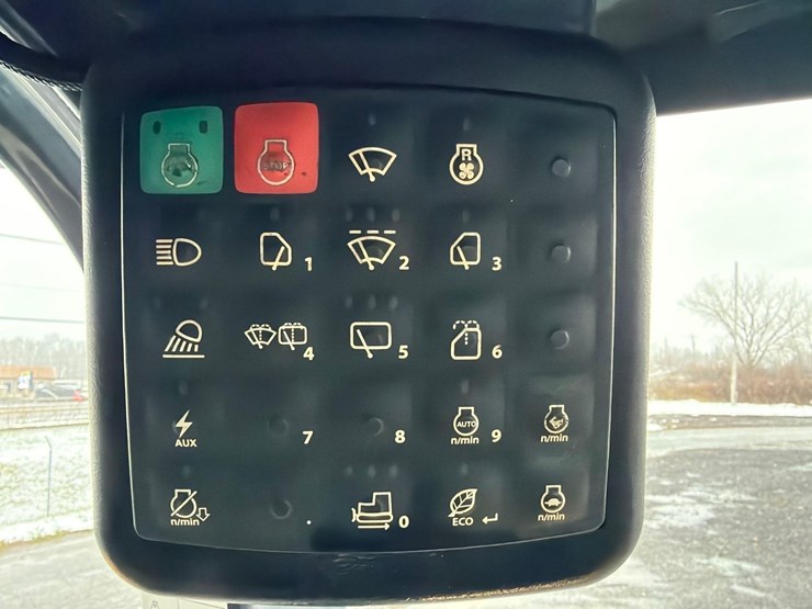 2023-deere-450k-image-24