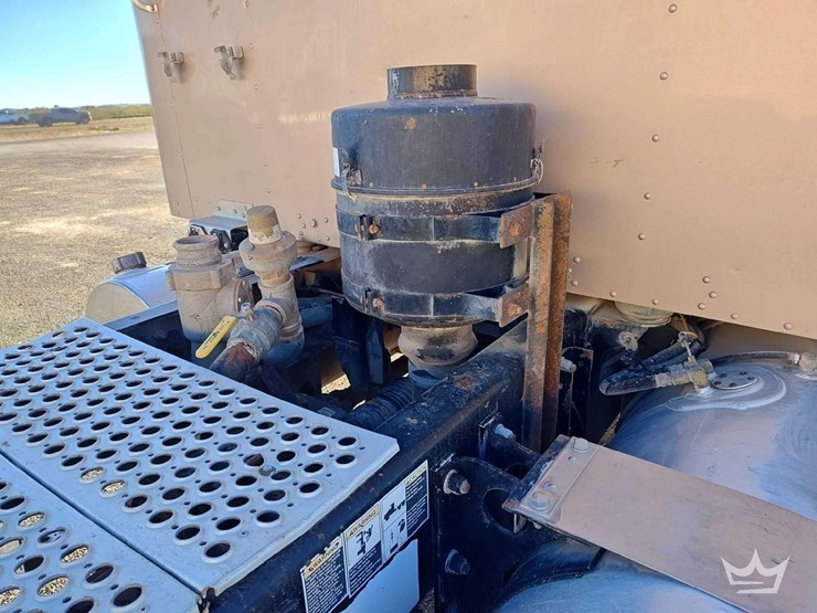 2012-kenworth-t800-image-44