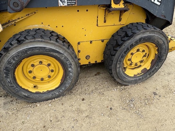 2018-deere-318g-image-8