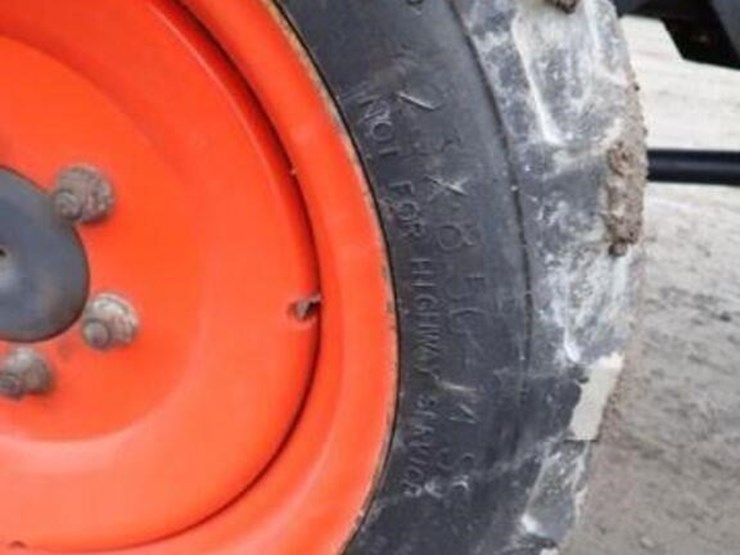 2014-kubota-b3350hsd-image-36