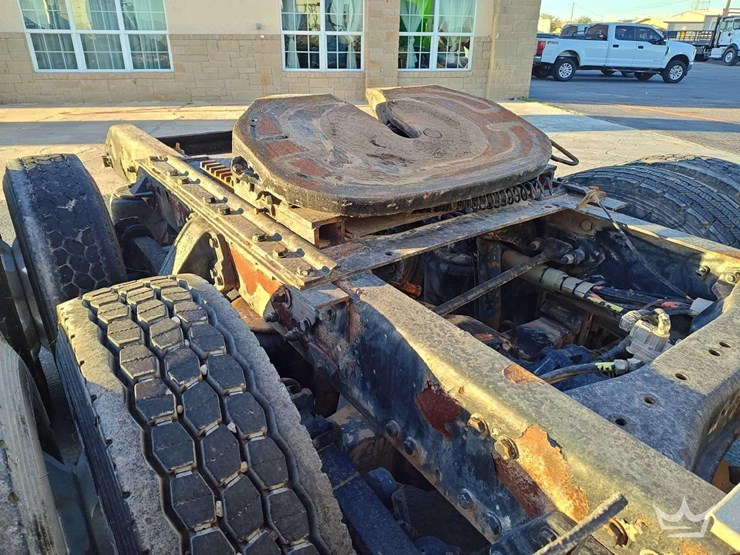 2012-kenworth-t660-image-33