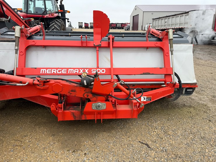 2011-kuhn-merge-maxx-900-image-5