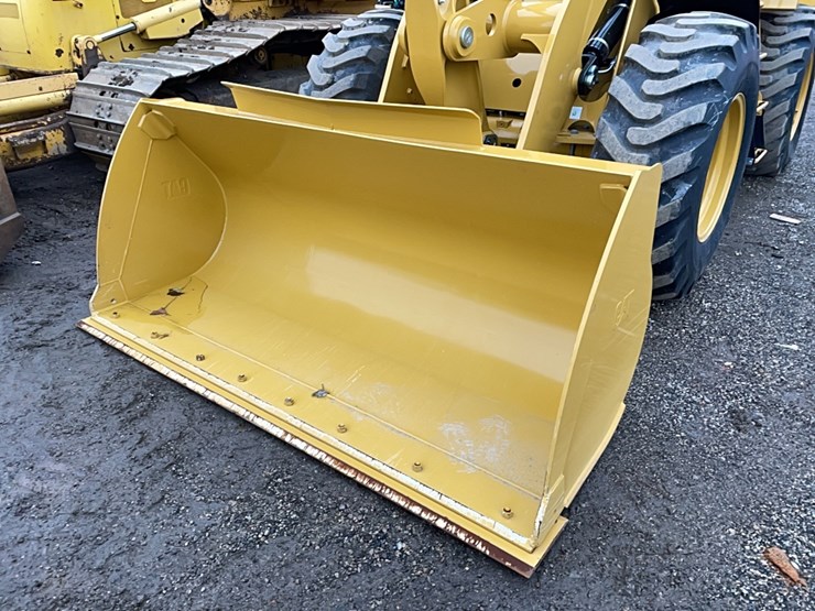 2024-caterpillar-910-image-8