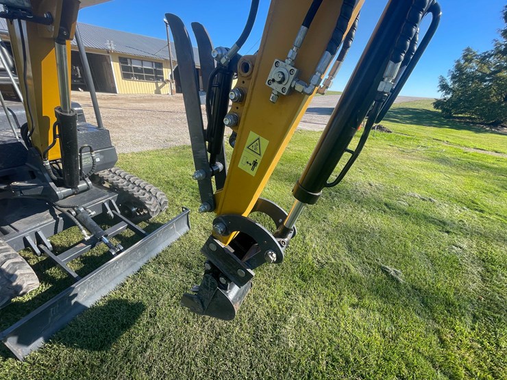 #412-•-2025-agt-industrial-mini-excavator-(cedar-grove,-wi)-image-39