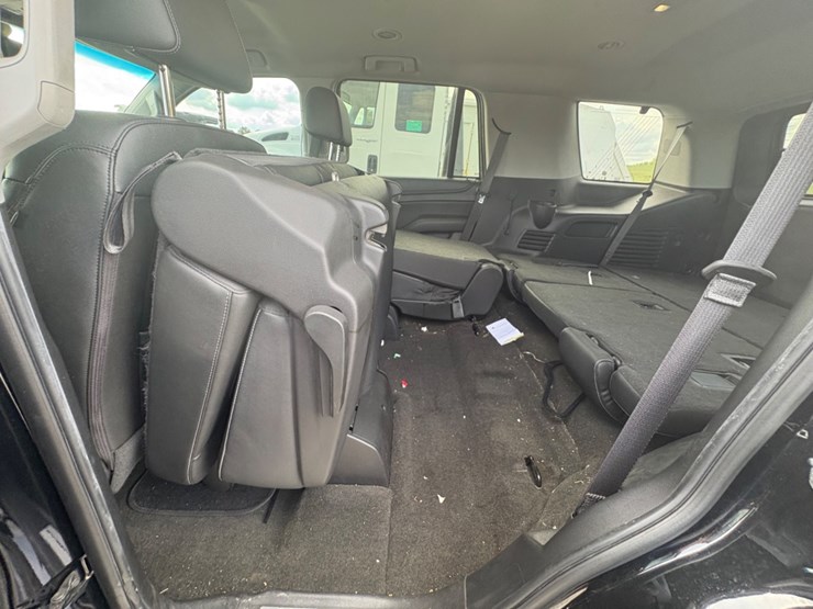 2018-chevrolet-tahoe-lt-image-13