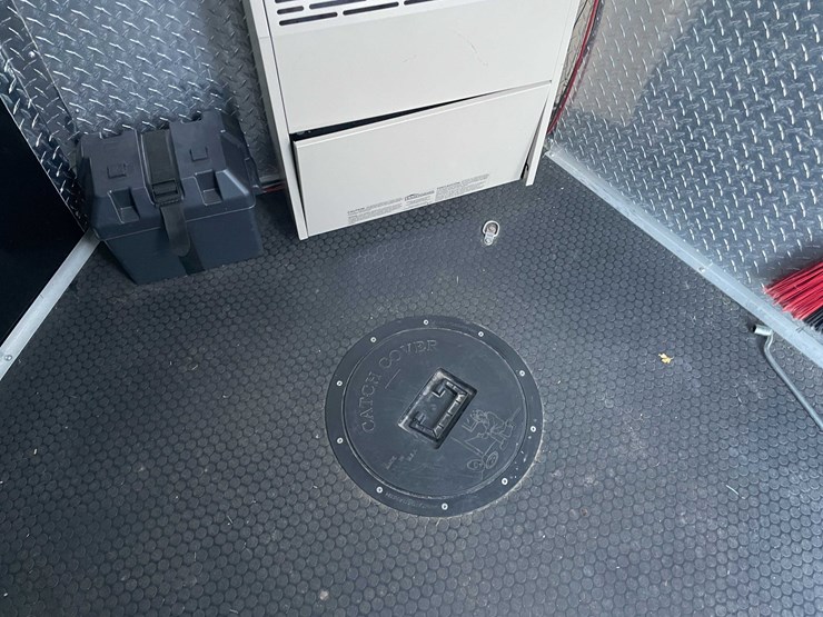 #1399-•-2018-zero-4-outdoors-6'-x-10'-all-aluminum-drop-down-ice-shanty-(of)-image-62