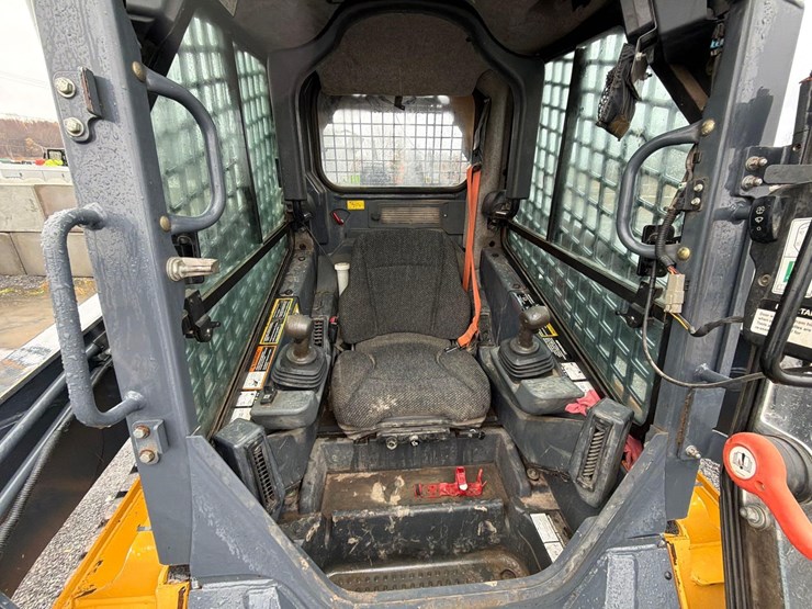 2020-deere-333g-image-21