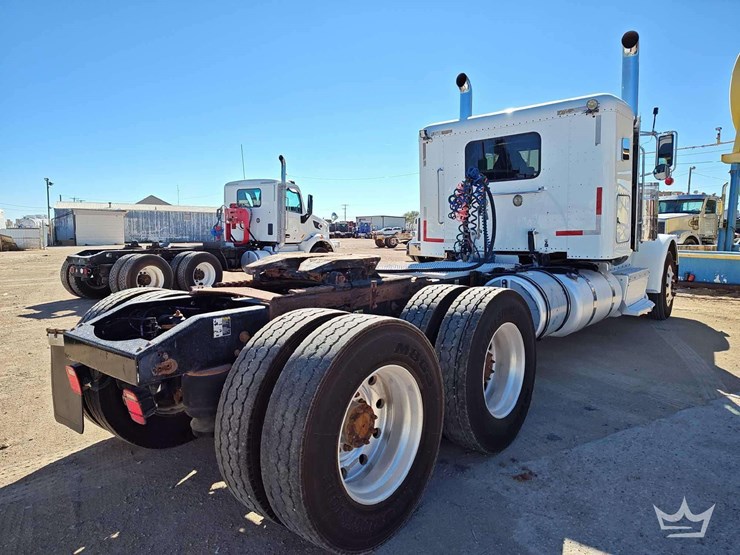 2016-peterbilt-389-image-4