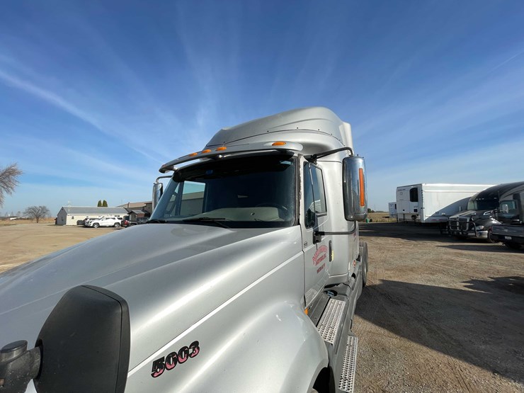 #200-•-2016-international-semi-tractor-(title-in-delay)-(denmark,-wi)-image-11