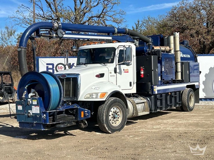 2015-peterbilt-348-image-1