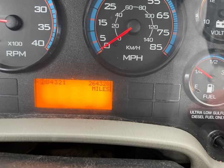 #236-•-2015-international-bucket-truck-(has-wi-title)(mosinee,-wi)-image-55