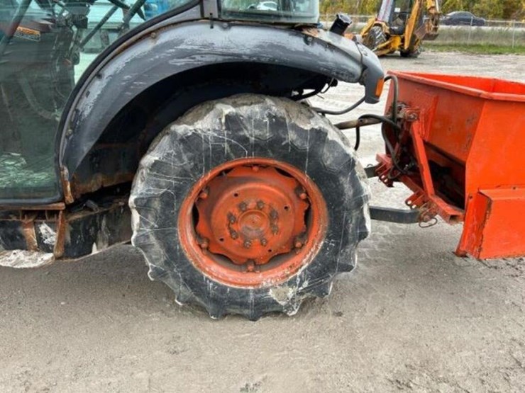 2008-kubota-m7040d-image-49