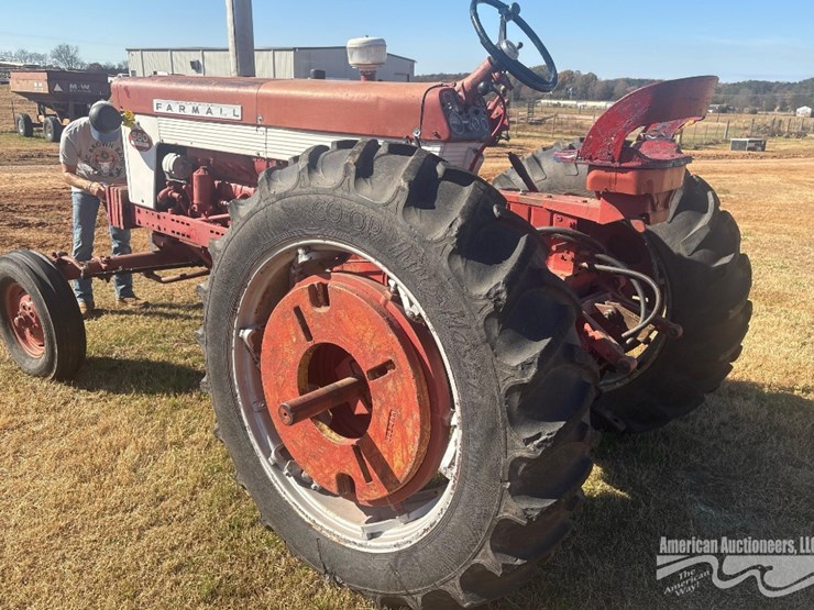 mccormick-farm-all-560-diesel-tractor-image-6
