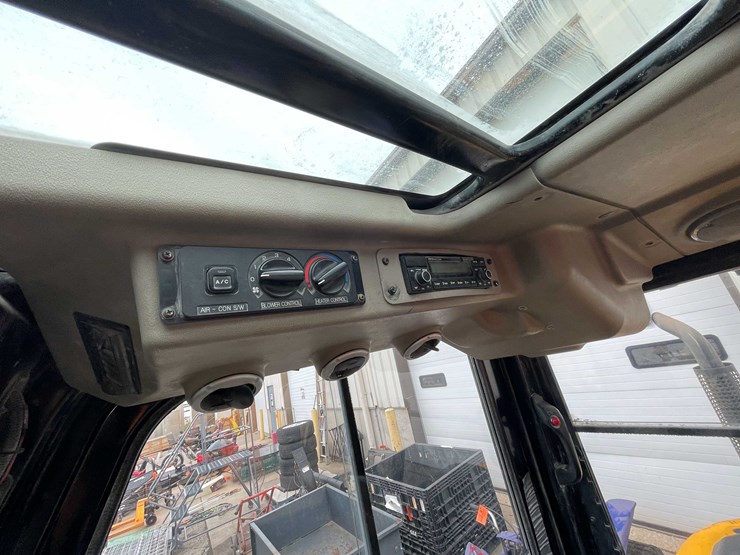 #1395-•-hyundai-10,000lb-pneumatic-diesel-forklift-(04)-image-27