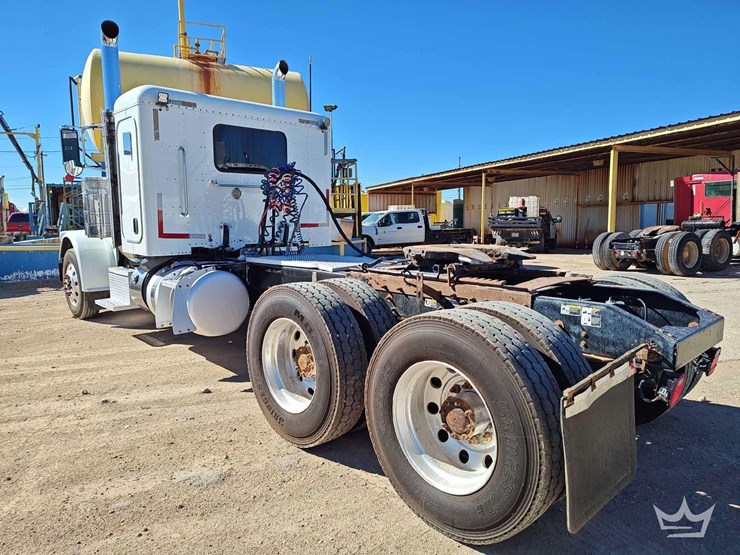 2016-peterbilt-389-image-5