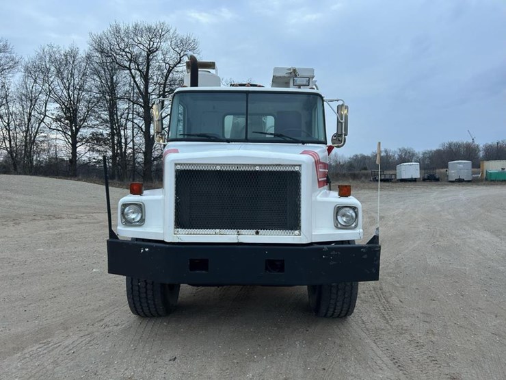 #1432-•-1992-volvo-(white-gmc)-vac-truck-image-8