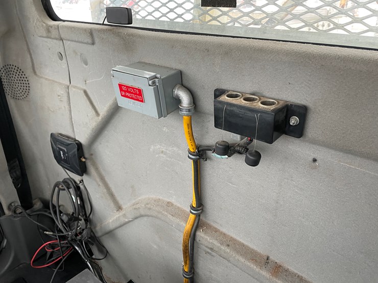 #236-•-2015-international-bucket-truck-(has-wi-title)(mosinee,-wi)-image-62