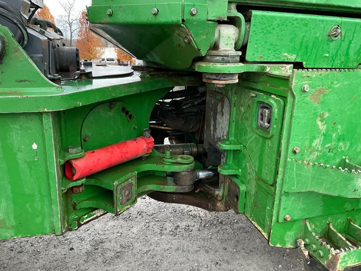 2016-deere-648l-image-37