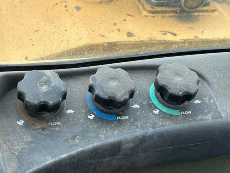 2008-new-holland-tv145-image-19