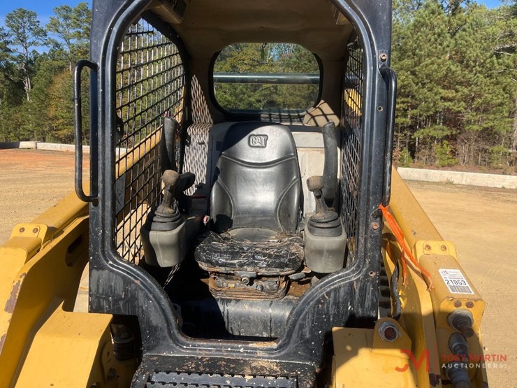 2015-caterpillar-259d-image-13