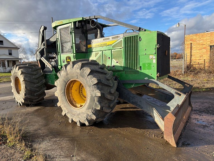 2016-deere-648l-image-2
