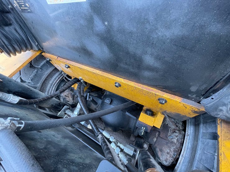 #1395-•-hyundai-10,000lb-pneumatic-diesel-forklift-(04)-image-13