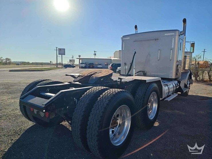 2011-kenworth-t800-image-3