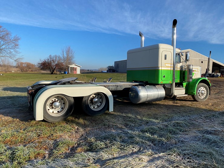 #1010-•-1984-peterbilt-sleeper-cab-semi-(has-wi-title)-(colfax,-wi)-image-7
