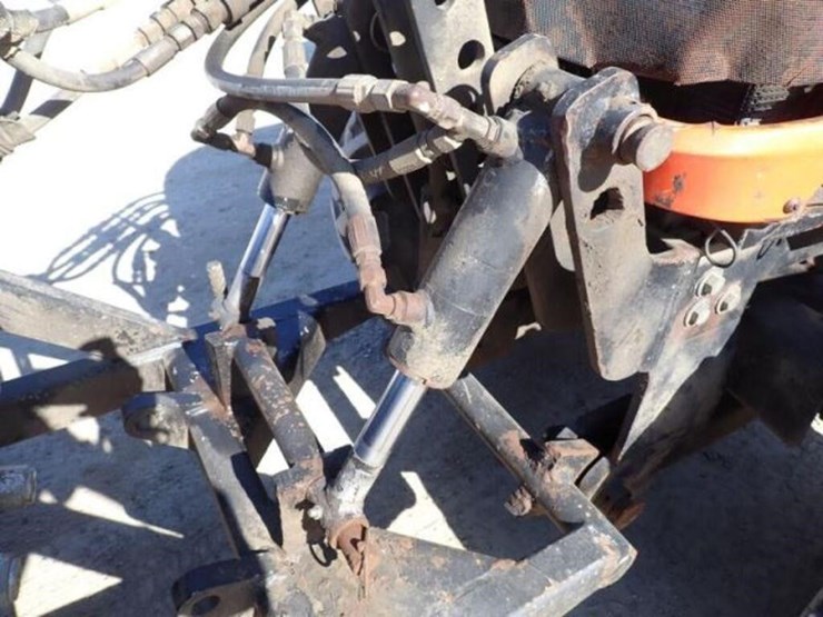 2008-kubota-m7040d-image-44