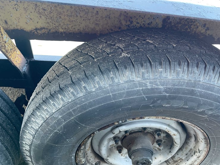 #1394-•-17'-tilt-deck-(no-title)-(of)-image-11