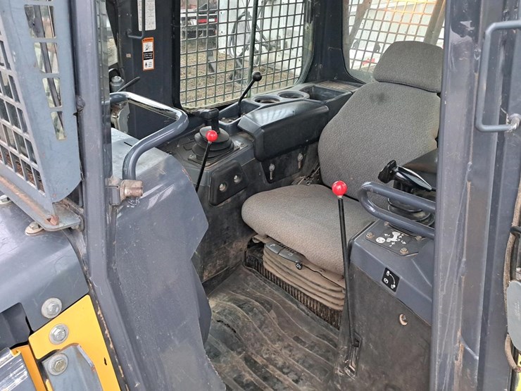 2016-deere-700k-image-14