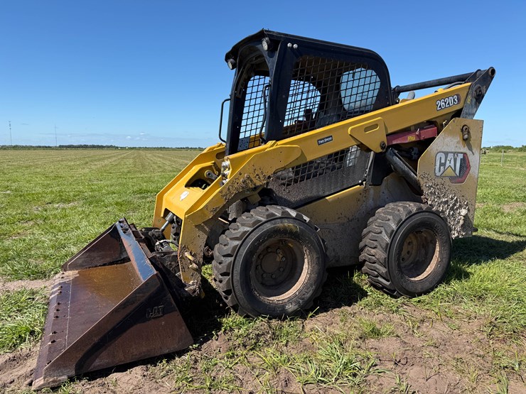 caterpillar-262d3-image-1