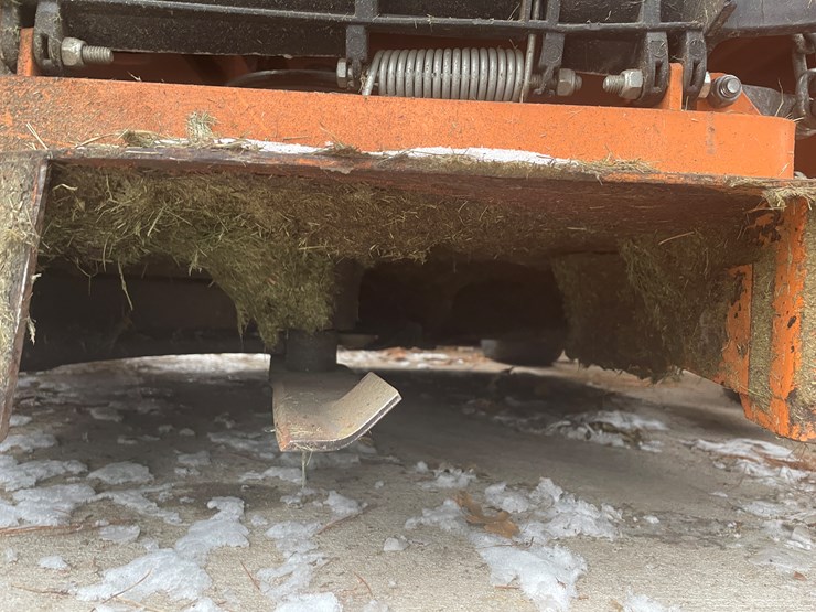 #2702-•-scag-v-ride-lawn-mower-(fall-creek,-wi)-image-22