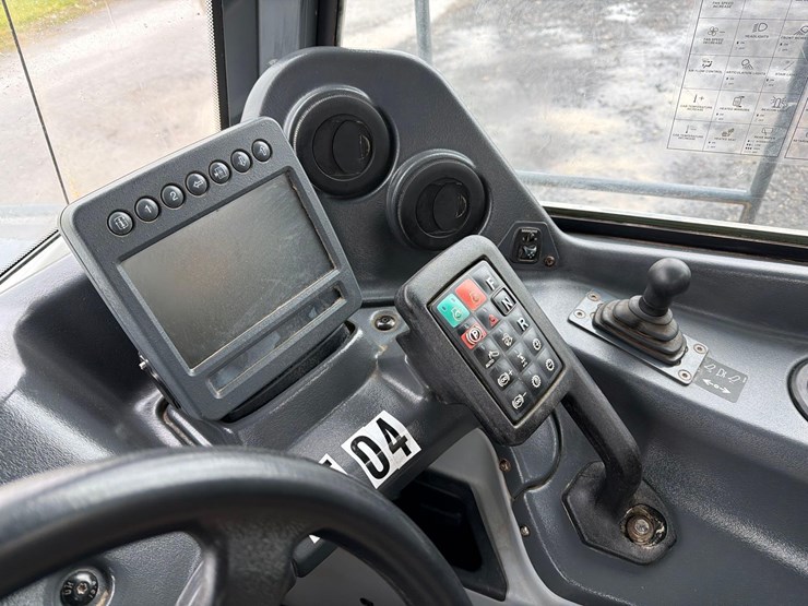 2020-deere-260e-image-26