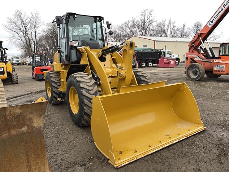 2024-caterpillar-910-image-3