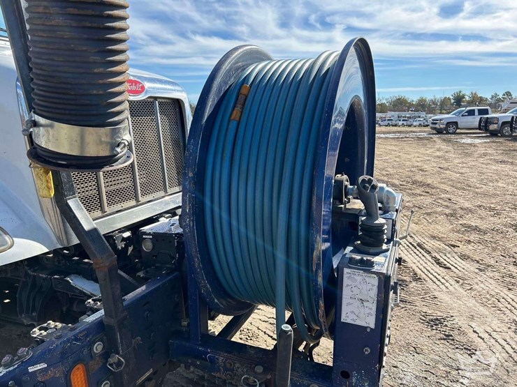 2015-peterbilt-348-image-33