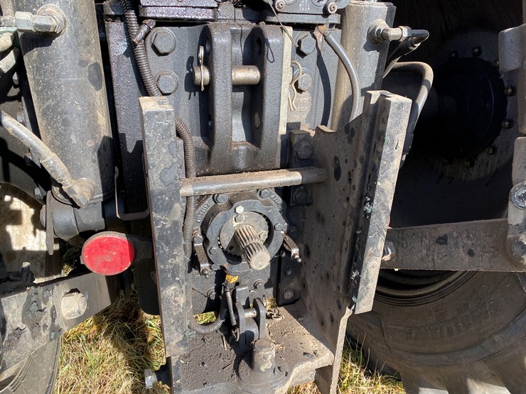 2014-case-ih-340-image-39